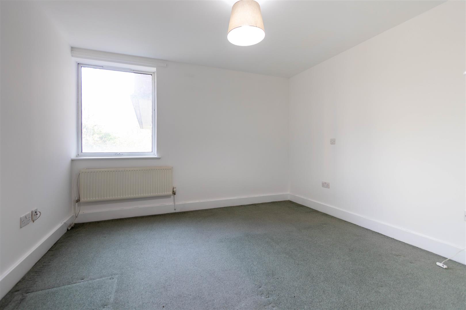 4 bed property in Regent court, London